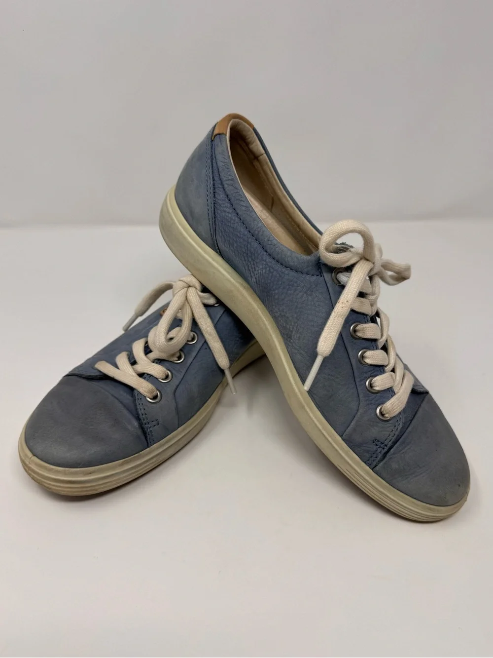 Ecco leather sneakers, size 8 (EU 39), casual comfy classic lace up shoe